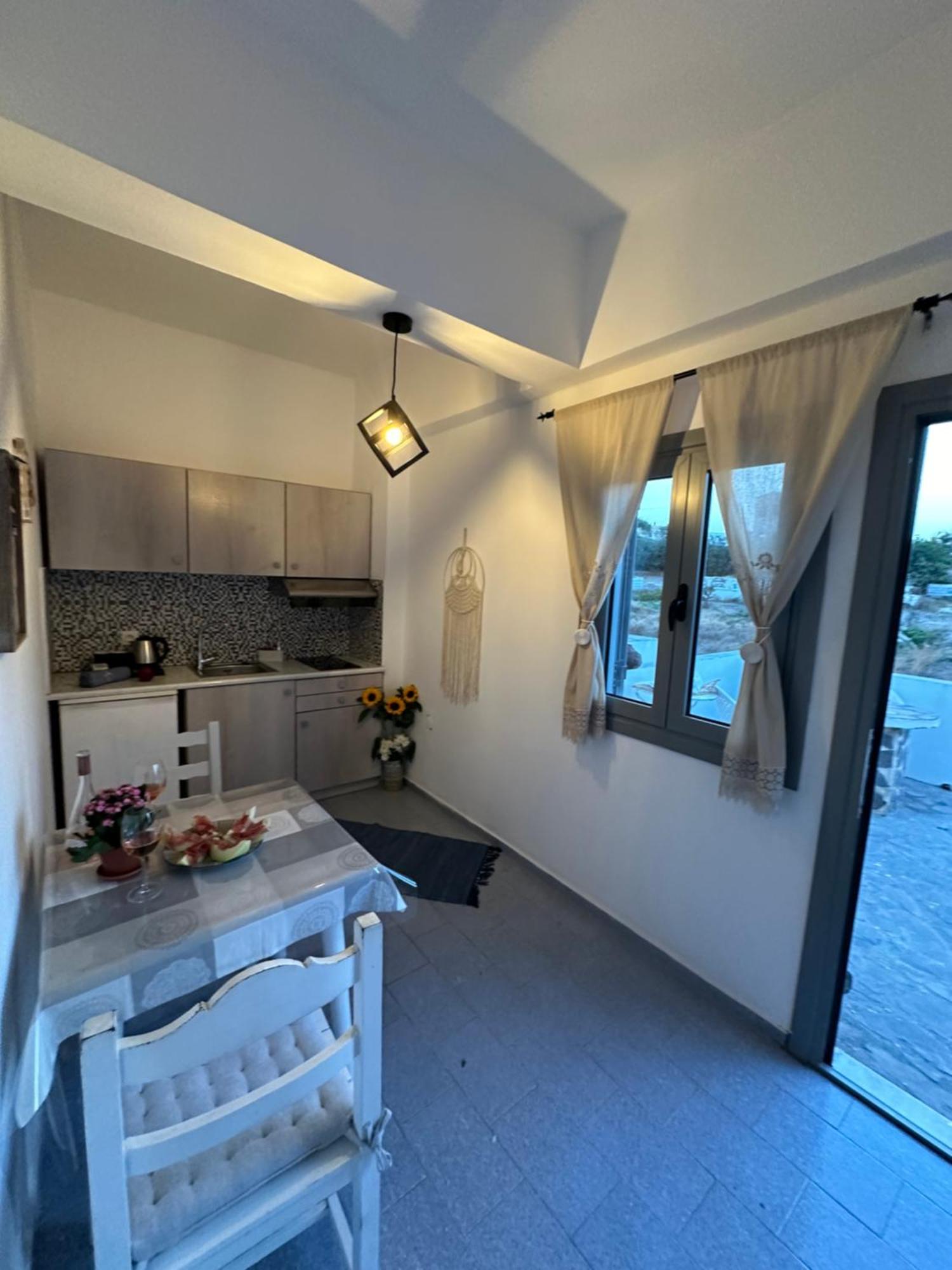 Nicole Rooms Santorini Vóthon Екстериор снимка